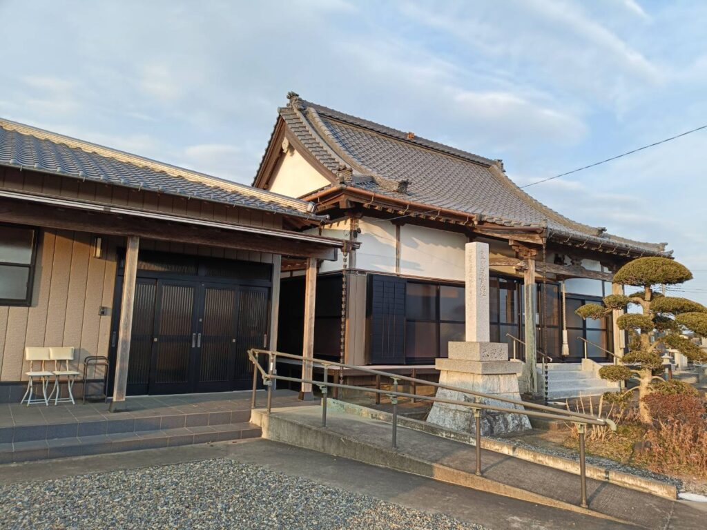 本従寺の本堂